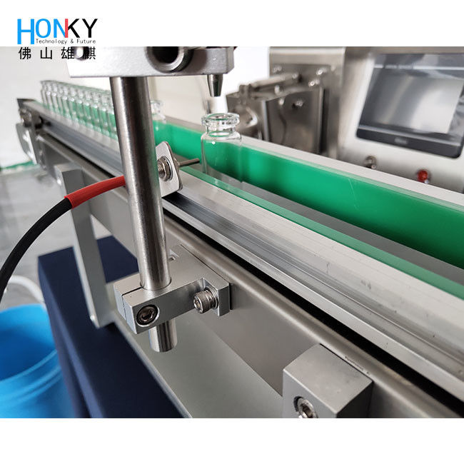 Tipo de línea de escritorio Máquina de llenado de frascos Línea de llenado pequeña Con transportador de alimentación de botellas y Samll Bach Para el cuidado de la piel Relleno de aceite